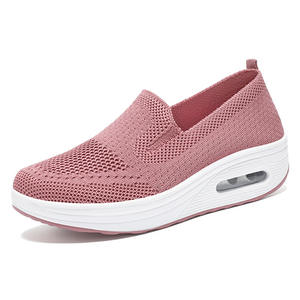 Zapatillas de deporte de punto de suela blanda, cómodas, transpirables y ligeras para mujer, zapatillas planas de malla hueca de estilo baloncesto para deportes de verano para caminar - Product Image 6