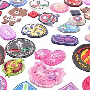 Nouveaux vêtements et chapeaux de couleur personnalisée, articles promotionnels, tissu personnalisé, coton, logo en relief 3D, étiquettes en silicone lavables et douces - Product Image 2