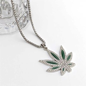 Vente chaude en acier inoxydable Hip Hop pendentif collier pour hommes nouveau Design avec <span class=keywords><strong>feuilles</strong></span> d'érable et diamants pour cadeau ou fiançailles - Product Image 5