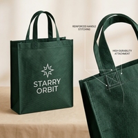 Smaragdgrüne Vliestasche mit individuellem Logo, 3D-Ultraschall-Verarbeitung, wiederverwendbare Einkaufstasche für luxuriöse Bio-Lebensmittel-Boutiquen und Marken.