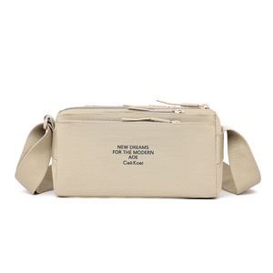 Sac bandoulière en nylon avec logo brodé personnalisé, sangle réglable, multi-poches, sac à bandoulière décontracté pour tous les jours - Product Image 5