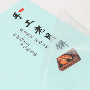 Etiqueta de Cristal Personalizada Yi Ya con Impresión UV y Logotipo Metálico con Estampado en Caliente, Adhesivo Transparente, Etiqueta de Marca Registrada Láser - Product Image 1