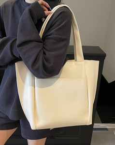 Sac fourre-tout en PU crème, grande capacité, sac à main à bandoulière, fermeture à glissière, sac de voyage portable pour femmes, logo personnalisé - Product Image 2