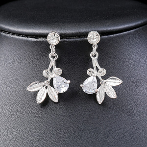 Conjunto de Joyería de Moda Coreana para Novia: Collar y Pendientes de Plata con Circones, Diseño Cristiano, Novedad al por Mayor - Product Image 3