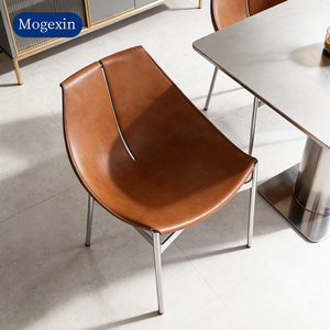 Chaise de banquet de luxe italienne en cuir et acier inoxydable, petite chaise d'appoint parisienne moderne pour la maison, le bureau ou le bar. - Product Image 2