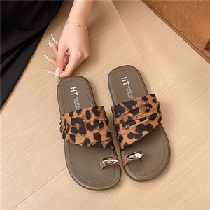 รองเท้าแตะแบบสวม Maillard Toe Loop รุ่นใหม่ประจำปี 2026 สำหรับผู้หญิง พื้นหนานุ่ม ใส่สบาย เหมาะสำหรับใส่กลางแจ้ง ดีไซน์ทันสมัย แมทช์กับชุดเดรสได้ - Product Image 2