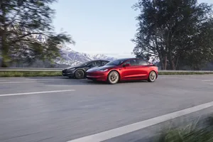 รถยนต์มือสอง <span class=keywords><strong>Tesla</strong></span> <span class=keywords><strong>Model</strong></span> <span class=keywords><strong>3</strong></span> ปี 2020 2021 <span class=keywords><strong>2022</strong></span> 2023 2024 2025 2026 รุ่น <span class=keywords><strong>Standard</strong></span> Range ขับเคลื่อนล้อหลัง รุ่นอัปเกรด; พร้อมระบบจดจำตำแหน่งเบาะคนขับ - Product Image 5