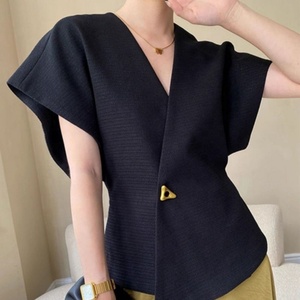 T-shirt femme <span class=keywords><strong>asymétrique</strong></span> à épaules tombantes, style français 2026, un bouton, taille cintrée, amincissant, <span class=keywords><strong>haut</strong></span> tendance - Product Image 2