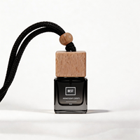 Diffuseur de voiture suspendu personnalisé en verre carré de 8 ml, flacon rechargeable pour désodorisant de voiture et parfum d'intérieur avec bouchon à vis
