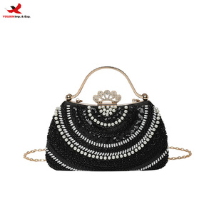 Nouveau Sac Coquillage Perlé de Luxe Exclusif avec Fermoir en Cristal Scintillant et Perles, Design Élégant à Porter à la Main ou en Bandoulière, Prêt à Expédier, Commande Mixte en Gros - Product Image 1
