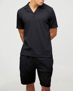 Ensemble polo et short gaufré noir slim fit pour homme – Tenue d'été col en V – Survêtement 2 pièces - Product Image 1