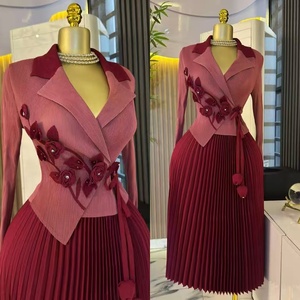 Herbstliche Neue Miyake Große Größen Damen Plissiertes <span class=keywords><strong>Blazer</strong></span>-Kragen Blumen Midi-Kleid mit Gürtel Lässige Elegante Outfits für Büro-Damen - Product Image 1