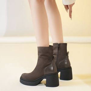 Bottines Y91258 en Faux Daim à Talon Carré et Bout Rond, Bottes Tendance pour Femmes, Hauteur Augmentée de 5CM-8CM, Semelle Extérieure en Caoutchouc - Product Image 4