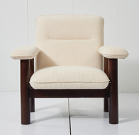 Fauteuil moderne en tissu beige tissé avec pieds en bois foncé, accoudoirs, chaise de loisirs écologique pour la maison, le bureau, élégante et confortable