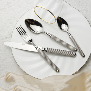 Ensemble de <span class=keywords><strong>couverts</strong></span> en acier inoxydable <span class=keywords><strong>18</strong></span>/<span class=keywords><strong>10</strong></span> au design créatif, couteau, fourchette, cuillère, argenterie, manche forgé, <span class=keywords><strong>couverts</strong></span> de luxe pour mariage - Product Image 1