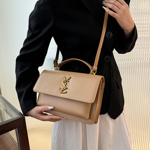 กระเป๋าหนัง PU สำหรับผู้หญิง ขายส่ง กระเป๋าสะพายไหล่ทรงสี่เหลี่ยมเล็ก ดีไซน์หรูหรา ความจุเยอะ ตัวล็อคแม่เหล็ก รุ่นสปริง - Product Image 1