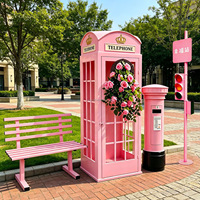 NINI Ensemble de cabine téléphonique britannique rose, boîte aux lettres, panneau de direction, banc en fer forgé pour mariage, événement, centre commercial, arche de photomaton
