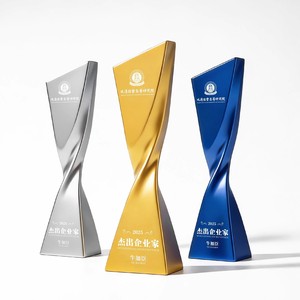 Trofeo de Resina Metálica Envy The Sun, Personalizable, de Alta Gama, Premio Pequeño para Reconocimiento a Empleados Destacados - Product Image 2