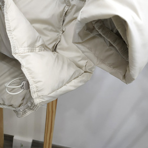Fabricant de Doudounes Matelassées Personnalisées pour Femmes, Manteaux d'Hiver en Duvet avec Capuche - Product Image 2