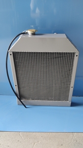 C5NN8005N nucleo di ricambio radiatore per <span class=keywords><strong>modelli</strong></span> <span class=keywords><strong>Ford</strong></span> si adatta 340 4100 4500 4600 4500NO 4500O 4600O 4600SU 5000 - Product Image 5