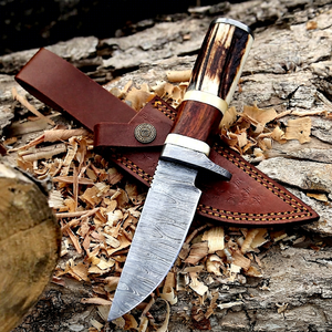 Couteau artisanal à lame pointue en damas avec étui en cuir, pour le camping, la survie et la chasse, vente en gros de couteaux de camping - Product Image 1