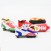 Porte-clés en cuir miniature de football, souvenir sportif personnalisé avec logo, pendentif pour sac, chaussures de sport en caoutchouc, porte-clés