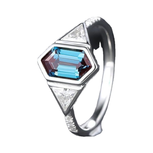 แหวนเงินแท้ 925 ชุบโรเดียม แหวนแต่งงานรูปหกเหลี่ยมยาว แหวนทองคำขาว 14K รูปสามเหลี่ยมคลาสสิกประดับอะเล็กซานไดรต์ - Product Image 1