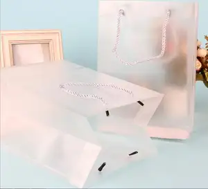 Wholesale Bakery packaging box handle bag PP plastic transparent gift handbag PVC plastic packaging bag 19x7x27cm customization