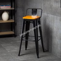 Tabourets de bar en métal jaune bon marché en gros, style Tolix, design moderne, ensemble de chaises de bar empilables pour salon, hôtel, chambre à coucher