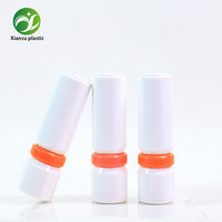 Tube de Rouge à Lèvres et Baume à Lèvres Vide Blanc Minimaliste avec Bouchon à Vis, Anneau Central Coloré en ABS, Logo Personnalisé, Vente en Gros de Tubes Cosmétiques