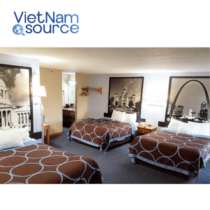 Ensemble de lit King Size personnalisé Super 8 Project CaseGoods Factory avec armoire coulissante dans une élégante chambre d'hôtel en bois dur OEM ODM - Product Image 1