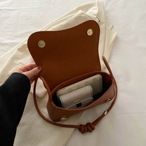 Bolso de Hombro Tipo Baguette 2025, Color Sólido, Estilo Vintage, Minimalista, Pequeño, Anti-Robo, con Cierre, Portátil y Moderno - Product Image 6
