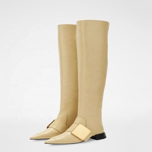 Botas de Invierno con Tacón Bajo y Punta Puntiaguda, Decoración Metálica, Estilo Romano, Talla Grande 43 - Product Image 2