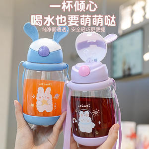 Botella de agua portátil de plástico de gran capacidad con diseño de conejo de verano para niños, ideal para la vuelta al cole, con un lindo diseño de animales. - Product Image 3