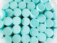 Boîte en métal personnalisée avec logo imprimé, couvercle en plastique PE transparent de qualité alimentaire pour boîte en fer blanc de 100 ml