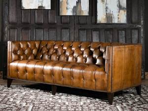 Canapé Chesterfield classique en cuir buff capitonné, pieds en bois massif, finition laiton, style vintage, mobilier d'intérieur - Product Image 3