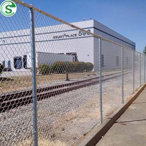 Panneau de clôture en treillis métallique galvanisé temporaire portable en gros, avec porte, pour l'extérieur, à trous en diamant, en fil de fer cyclone - Product Image 4