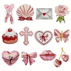 Parche de fieltro no tejido ecológico bordado estilo rosa de moda con lazo de mariposa y rosa labial para ropa y sombreros - Product Image 1