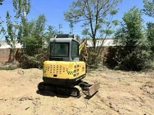 Mini-excavatrice sur chenilles d'occasion 2,5T avec moteur, engrenage, petit tracteur, pelle, attache rapide CE, brise-roche et tarière - Product Image 4