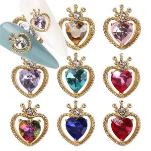 Nuovi accessori per Manicure di lusso in argento dorato cuore di arte per unghie charm corona cuore decorazione per Nail Art