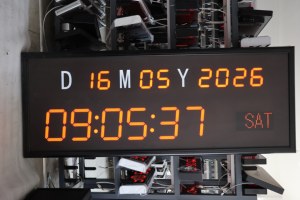 Equipo de visualización digital LED grande para interiores Yantai Chijiu, reloj sincronizado NTP para estaciones y gimnasios - Product Image 2