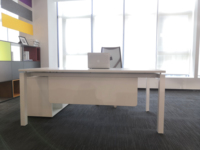 Bureau de travail modulaire 2026 au design spécial, largement utilisé par les fabricants de cubicles, mobilier de bureau moderne avec cloison de séparation