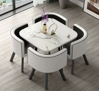 Ensemble de table à manger carrée moderne de luxe 4 places avec chaises rembourrées bicolores, plateau en pierre, pieds en métal noir pour usage hôtelier