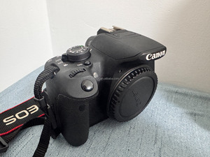 Venta al por Mayor NUEVA Cámara sin Espejo <span class=keywords><strong>EOS</strong></span> <span class=keywords><strong>700D</strong></span> de 18.0 MP con Sensor CMOS y Tarjeta SD a Precio Económico - Product Image 3