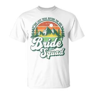 Camiseta para despedida de soltera con diseño de equipo de novias: Una última aventura antes del velo - Product Image 1