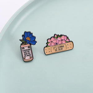 Broches con Citas Inspiradoras y Reconfortantes: 'Va a Ser Bien', Broches de Metal con Forma de Vendajes Médicos y Flores, Pin de Solapa de Esmalte Suave - Product Image 5