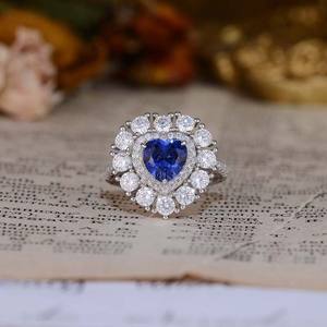 Anello a fascia per l'eternità con gemme di zaffiro coltivate in laboratorio classico con taglio a cuore anello in argento sterling 925 con zaffiro blu per le donne - Product Image 6