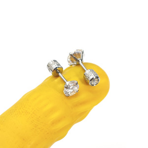 Clous d'oreilles en zircon 20G |   Boucles d'oreilles labret en acier inoxydable plaqué or PVD 18 carats, tige de 0,8 mm, pour piercing de cartilage |   Imperméable et hypoallergénique - Product Image 3
