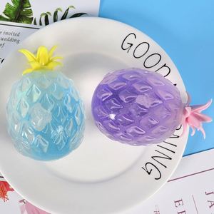 ของเล่นบีบคลายเครียดรูปสับปะรดจำลอง บีบแล้วคืนตัวช้า ของเล่นแกล้งคน - Product Image 4
