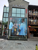 Écran LED transparent d'intérieur P3.9-7.8, affichage de fenêtre ultra-fin couleur HD, luminosité élevée 1800 cd pour vitrine de centre commercial